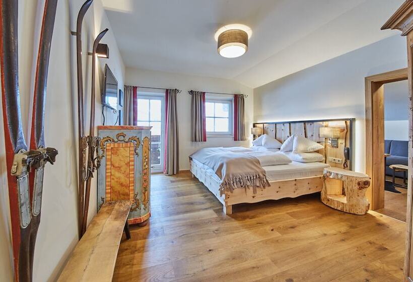 جناح, Dorfhotel Glücksschmiede