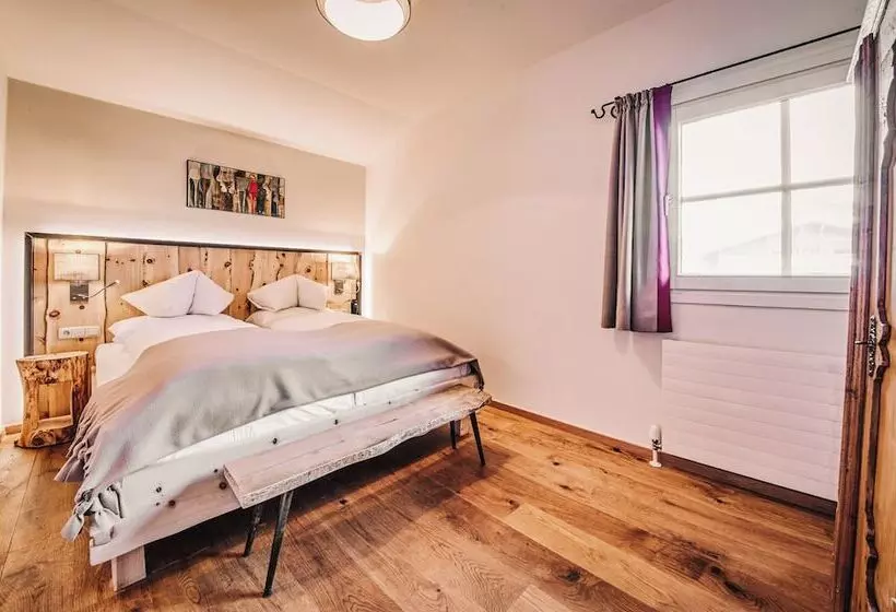 سوییت, Dorfhotel Glücksschmiede