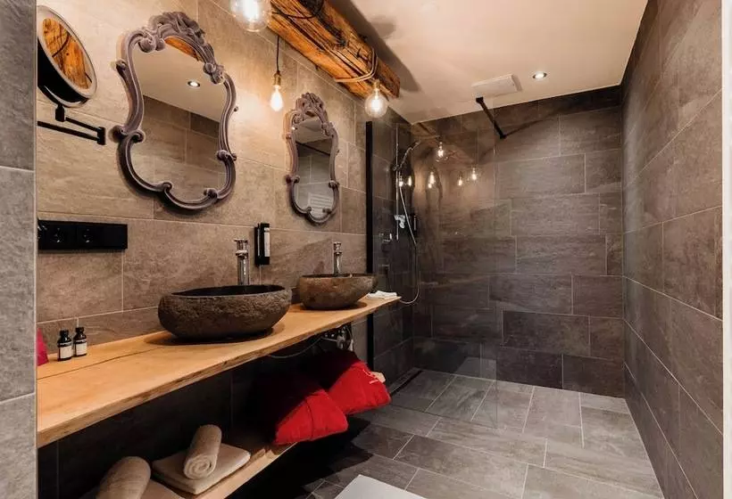 سوییت, Dorfhotel Glücksschmiede