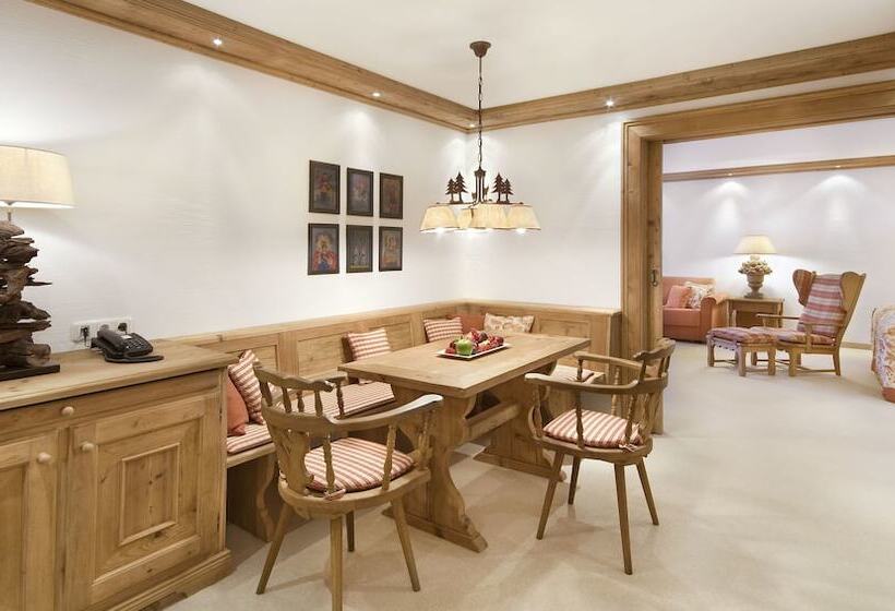 جناح سوبيريور, Zur Tenne