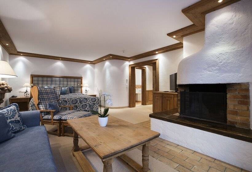 جناح سوبيريور, Zur Tenne