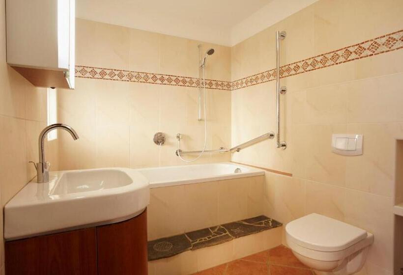 חדר משפחתי, Biolandhaus Arche