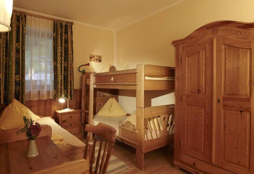 חדר משפחתי, Biolandhaus Arche