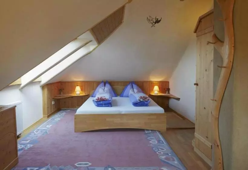 Perhehuone, Biolandhaus Arche