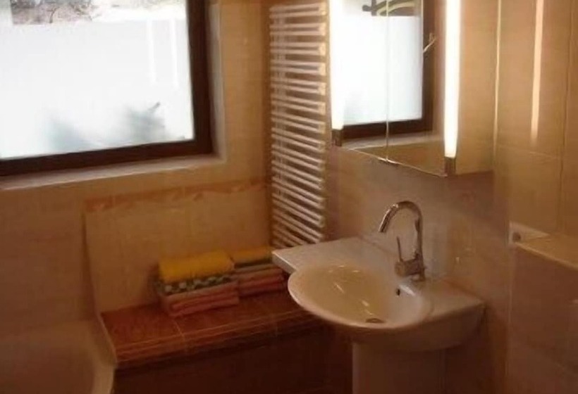 חדר משפחתי, Biolandhaus Arche