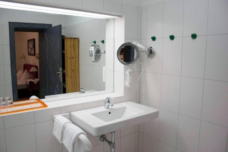 Четырехместный Номер Стандарт, Stadthotel Restaurant Auerhahn