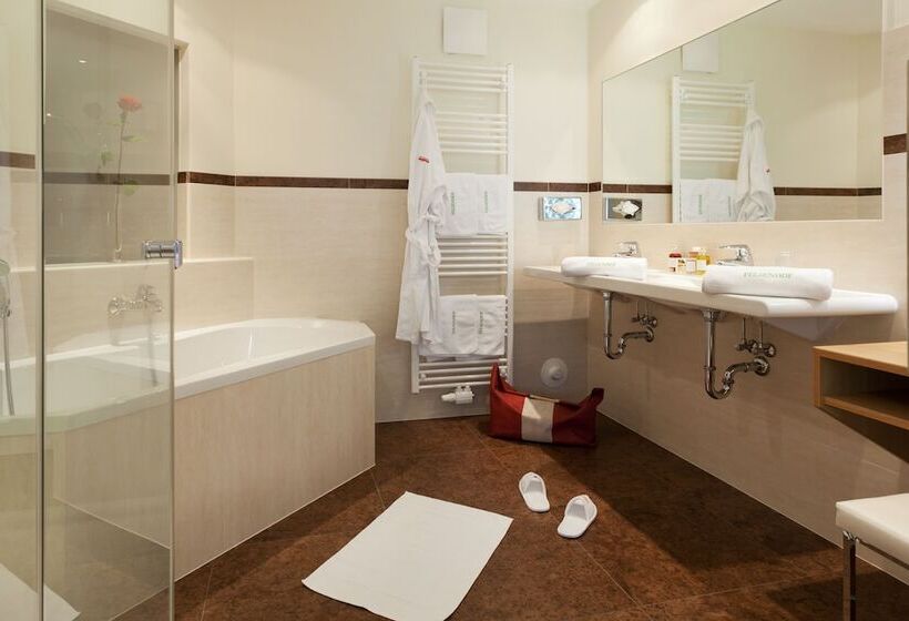 اتاق سوپریور چهار تخته, Wohlfühl & Genusshotel Felsenhof