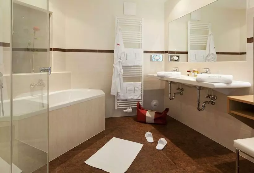 スーペリアの４人部屋, Wohlfühl & Genusshotel Felsenhof