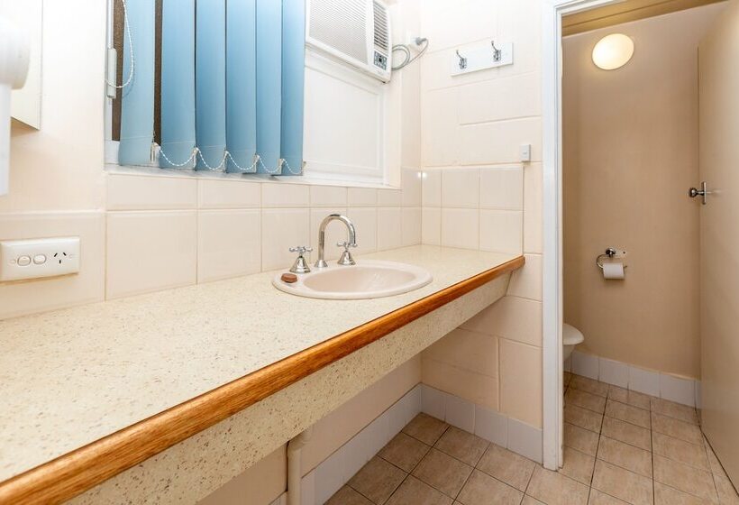 غرفة قياسية ثلاثية, Blue Seas Motel