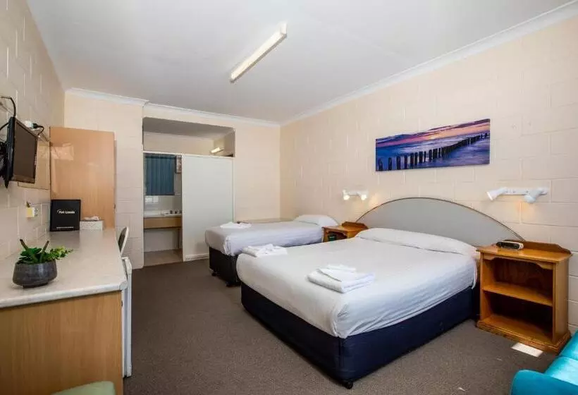 اتاق استاندارد سه نفره, Blue Seas Motel