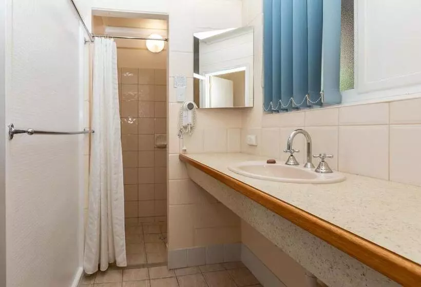 اتاق استاندارد سه نفره, Blue Seas Motel