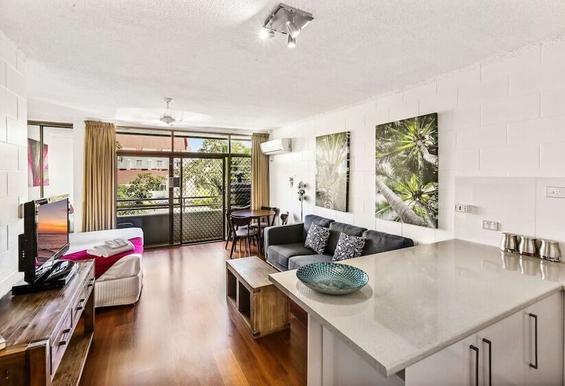 스탠다드 스튜디오, Cascade Gardens