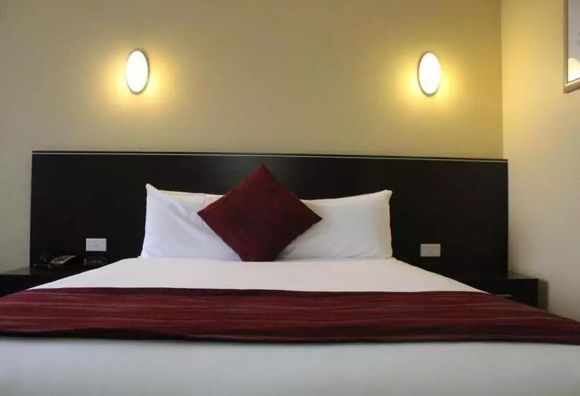 Perhehuone, Alpine Motor Inn