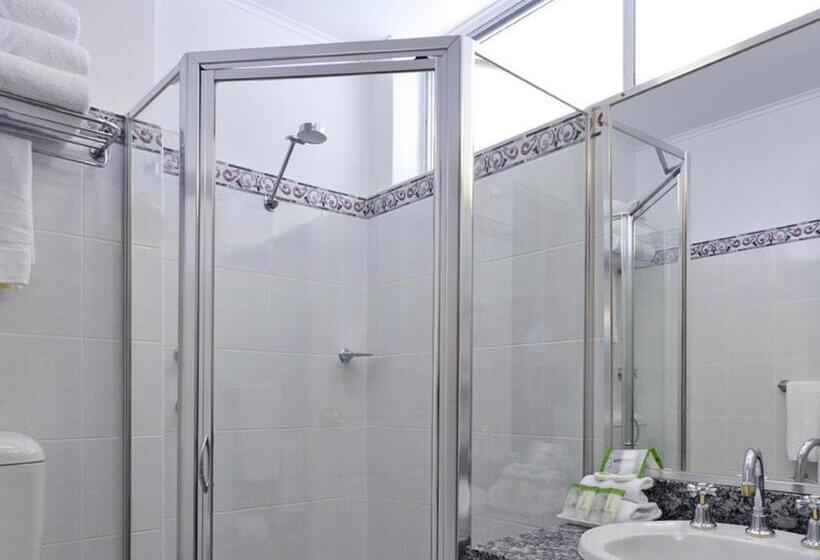 חדר משפחתי, Alpine Motor Inn