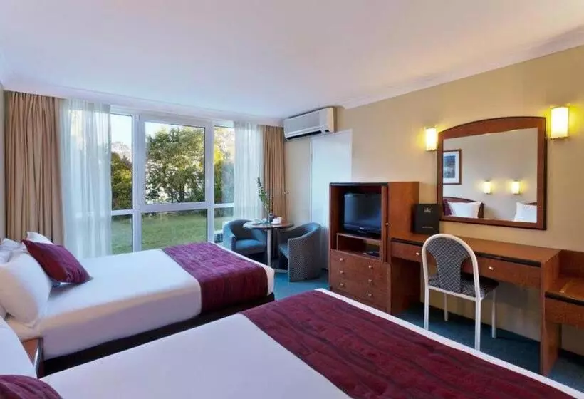 Perhehuone, Alpine Motor Inn