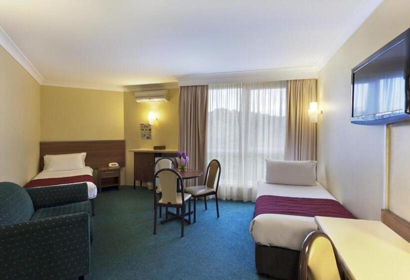 חדר משפחתי, Alpine Motor Inn