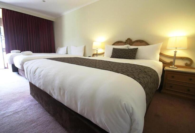 家庭间, Bell Tower Inn