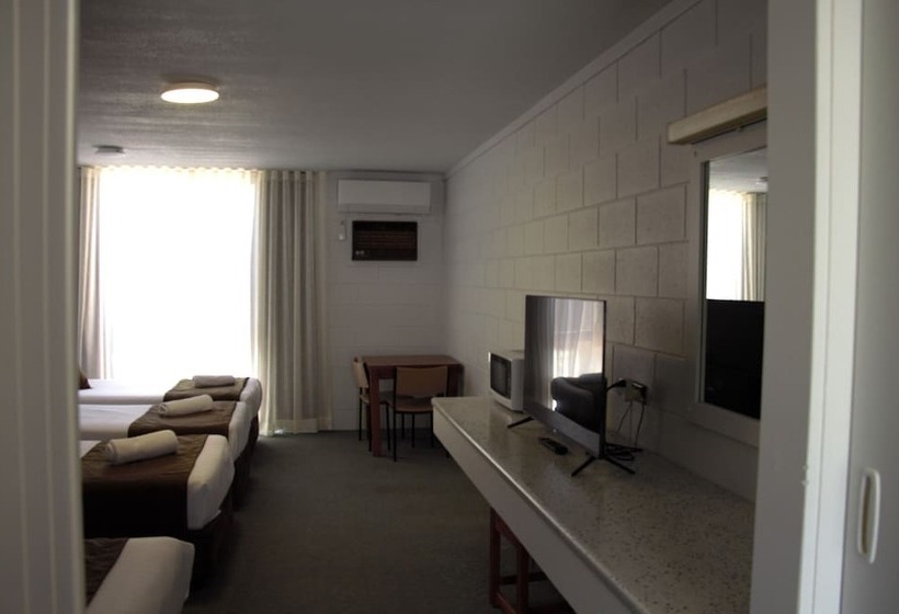 חדר משפחתי, Bendigo Motor Inn