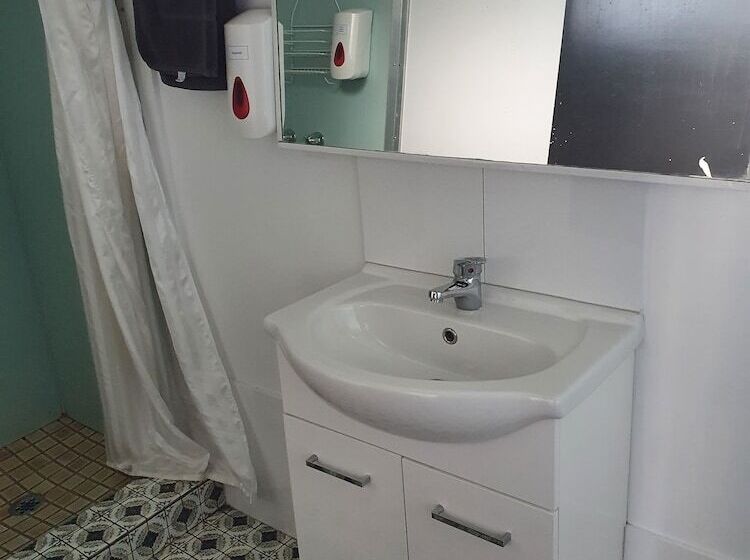 ファミリールーム, Budget On The Lake