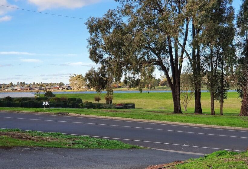 ファミリールーム, Budget On The Lake