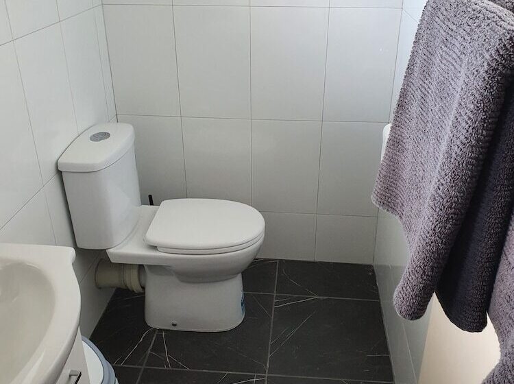 ファミリールーム, Budget On The Lake