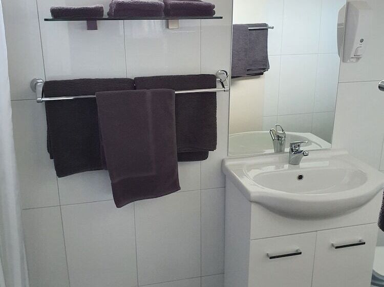 ファミリールーム, Budget On The Lake