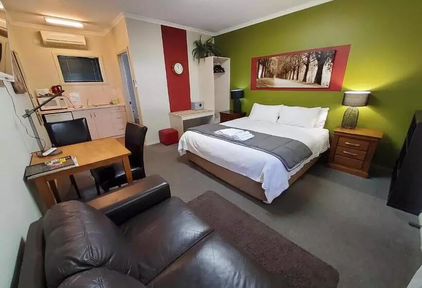 اتاق لوکس با تخت بزرگ, Coach House Inn