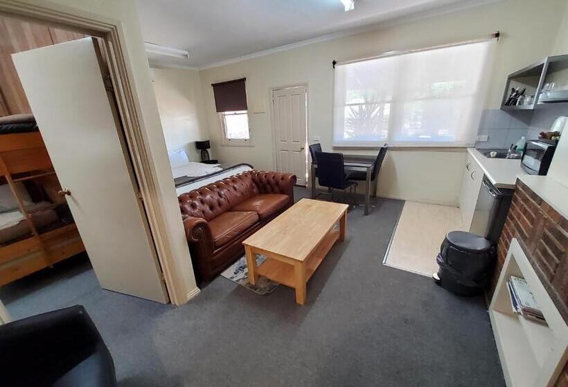 غرفة عائلية مطلّة علي الحديقة, Coach House Inn