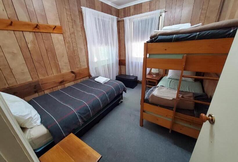 غرفة عائلية مطلّة علي الحديقة, Coach House Inn