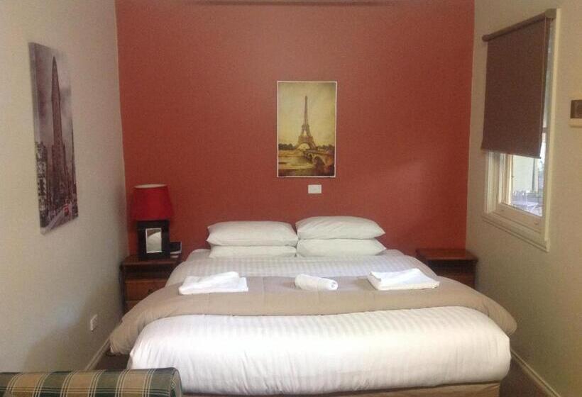 غرفة عائلية مطلّة علي الحديقة, Coach House Inn