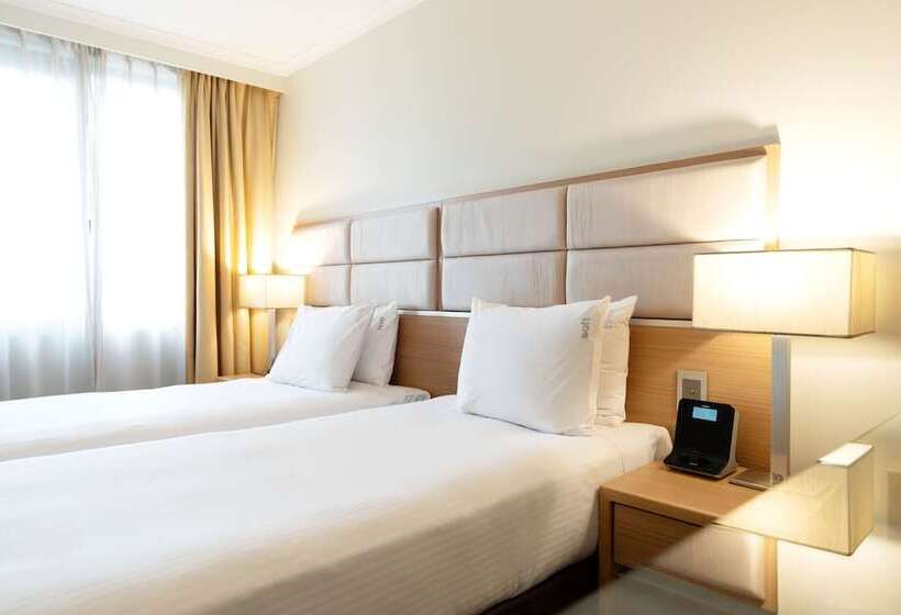 חדר סטנדרט מותאם לאדם עם מוגבלויות, Holiday Inn Parramatta, An Ihg