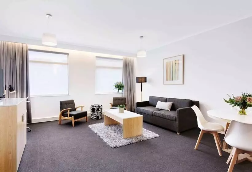 Premium Room, Mercure Melbourne Albert Park