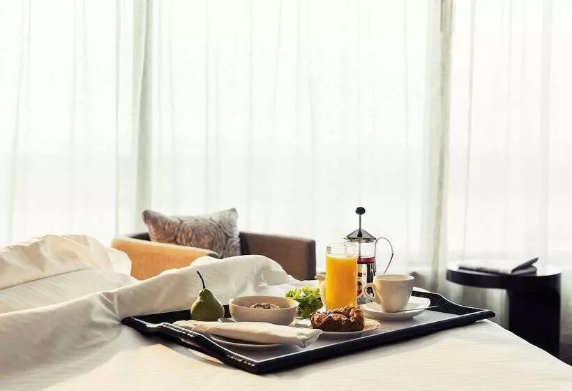 Prestige Room, Mercure Melbourne Albert Park
