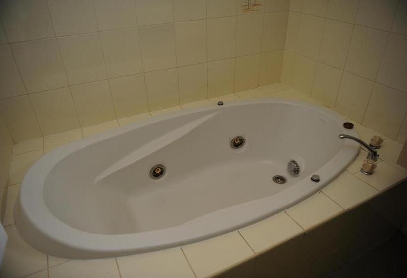 اتاق لوکس با وان آب گرم, Mildura Plaza Motor Inn