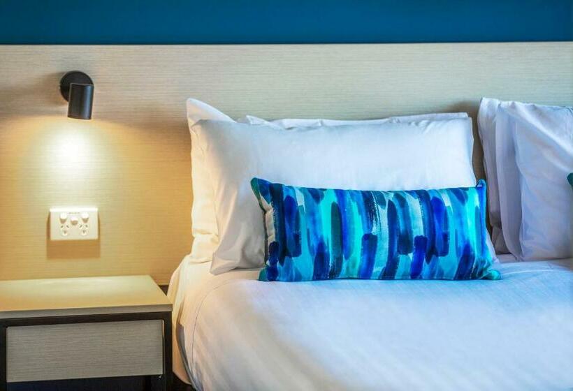 家庭工作室, Nightcap At Riverside