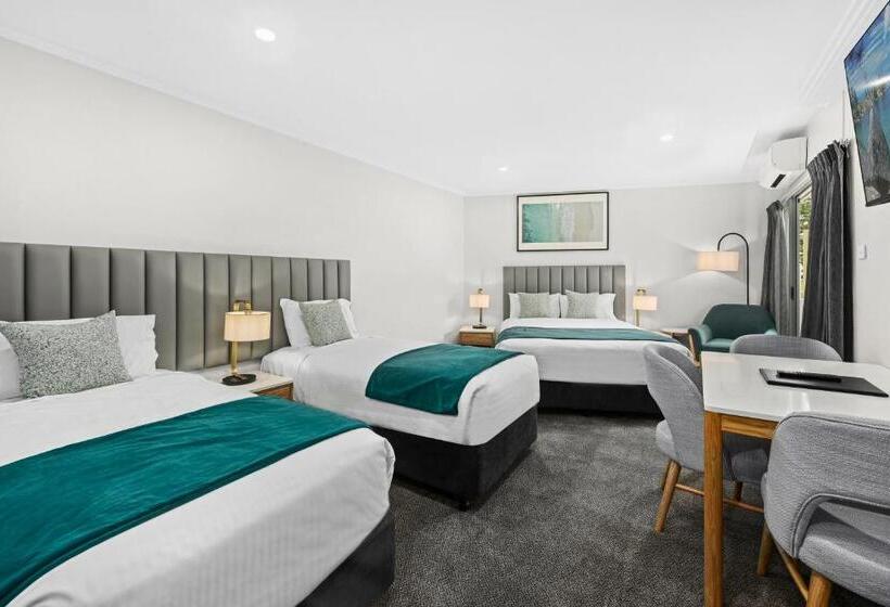 패밀리 룸, Palm Court Motor Inn