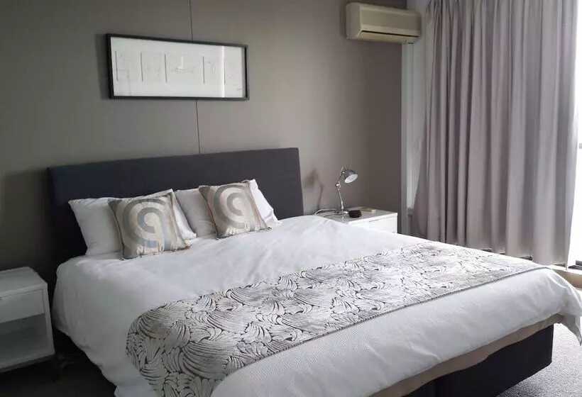 Superior-huoneisto 2 Makuuhuonetta, Kirribilli Riverfront Apartments