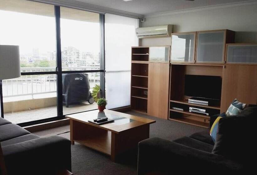带3个卧室的高级公寓, Kirribilli Riverfront Apartments