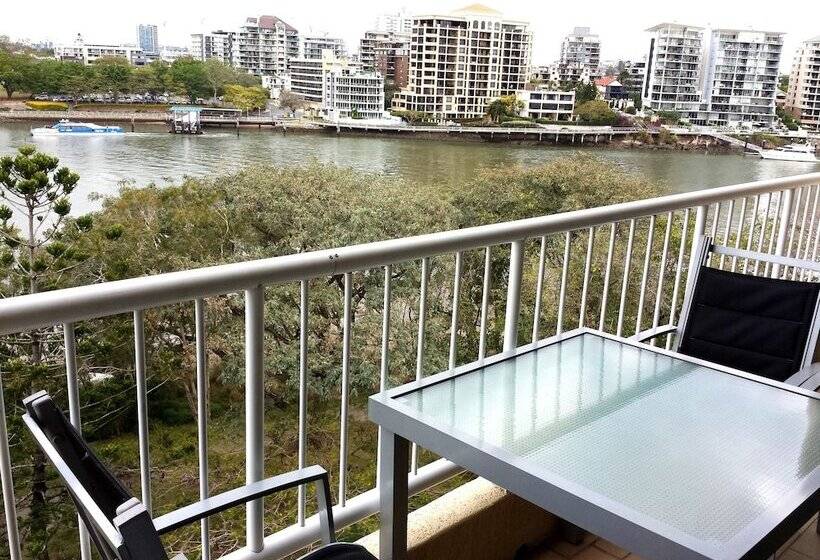 带2个卧室的高级公寓, Kirribilli Riverfront Apartments