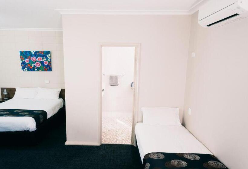 غرفة عائلية, Motel Poinsettia