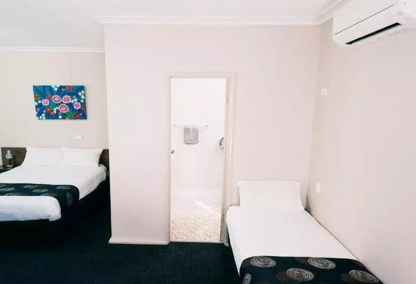 اتاق خانوادگی, Motel Poinsettia