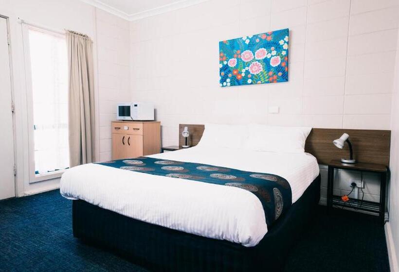 غرفة عائلية, Motel Poinsettia