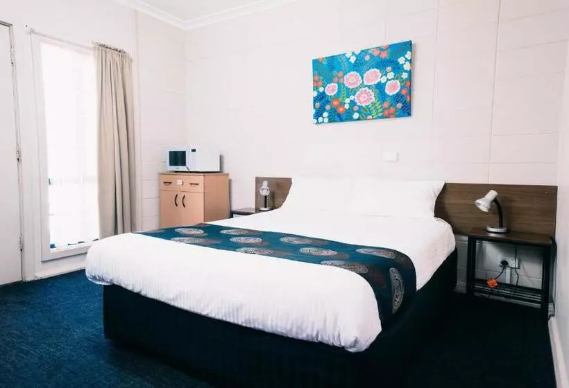 اتاق خانوادگی, Motel Poinsettia