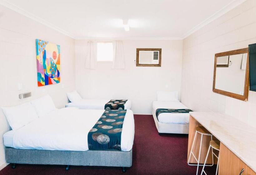 جناح جونيور عائلى, Motel Poinsettia