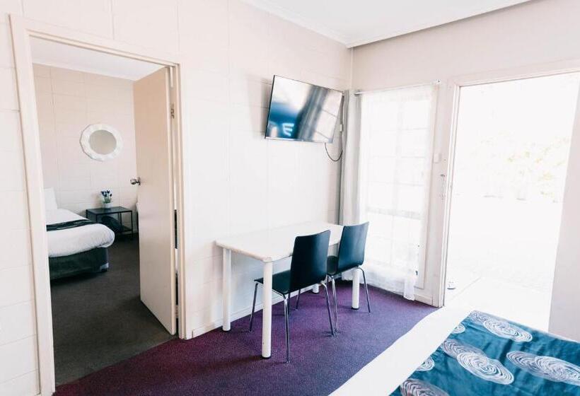 شقة غرفتين, Motel Poinsettia