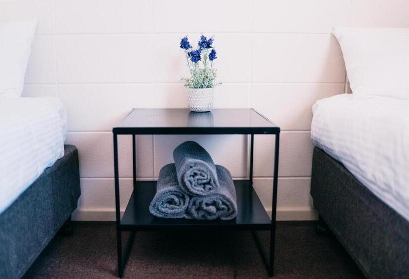 شقة غرفتين, Motel Poinsettia