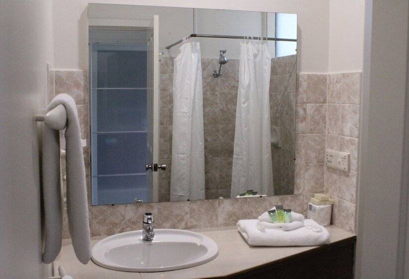 غرفة عائلية, Prom Country Lodge