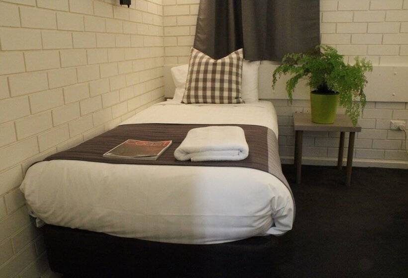 غرفة عائلية, Prom Country Lodge