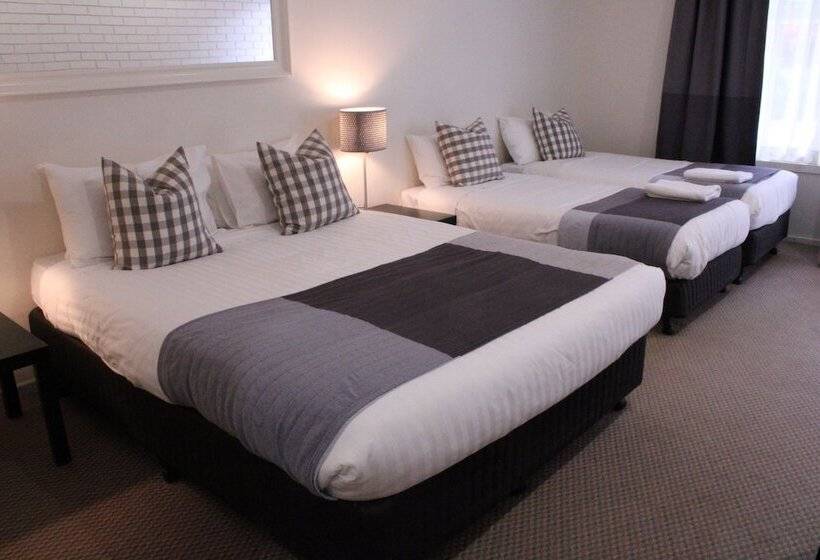 غرفة عائلية, Prom Country Lodge