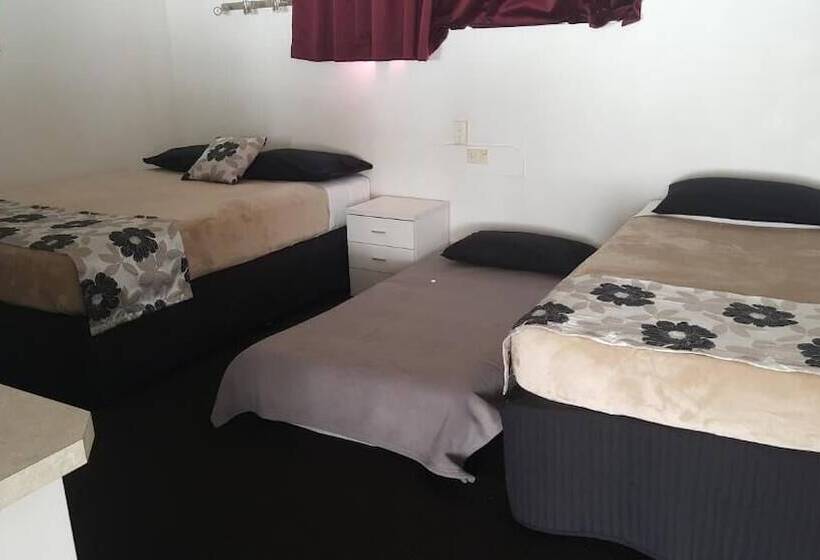 اتاق خانوادگی, Siesta Villa Motel